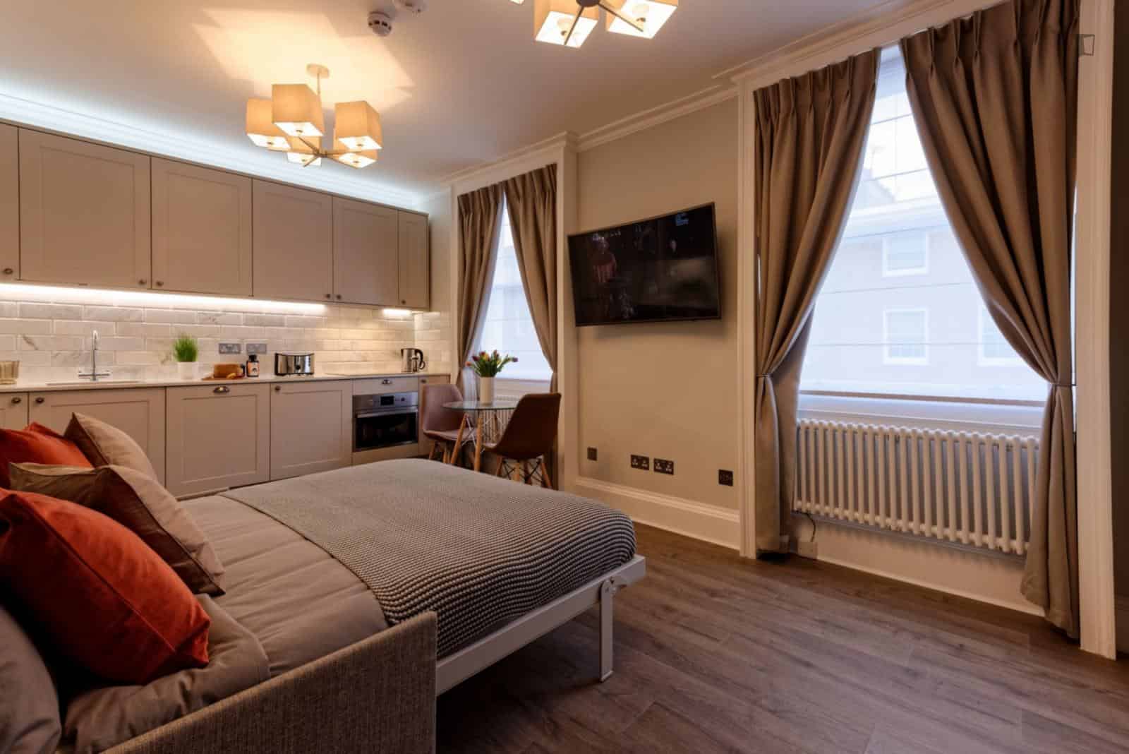 Studio - Bedroom?w=400&h=260&fit=crop&q=40&auto=format&trim=auto