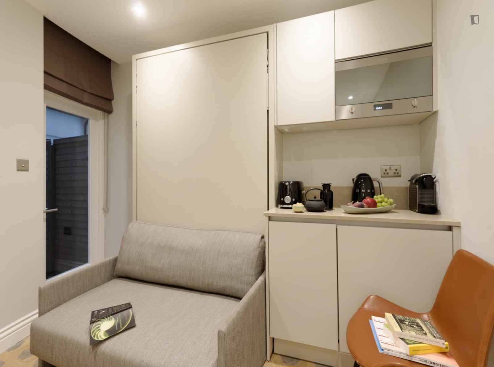 Amenities?w=400&h=260&fit=crop&q=40&auto=format&trim=auto