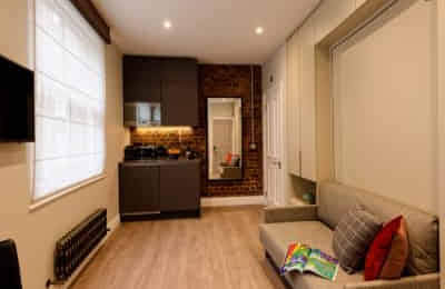 Studio - Bedroom?w=400&h=260&fit=crop&q=40&auto=format&trim=auto