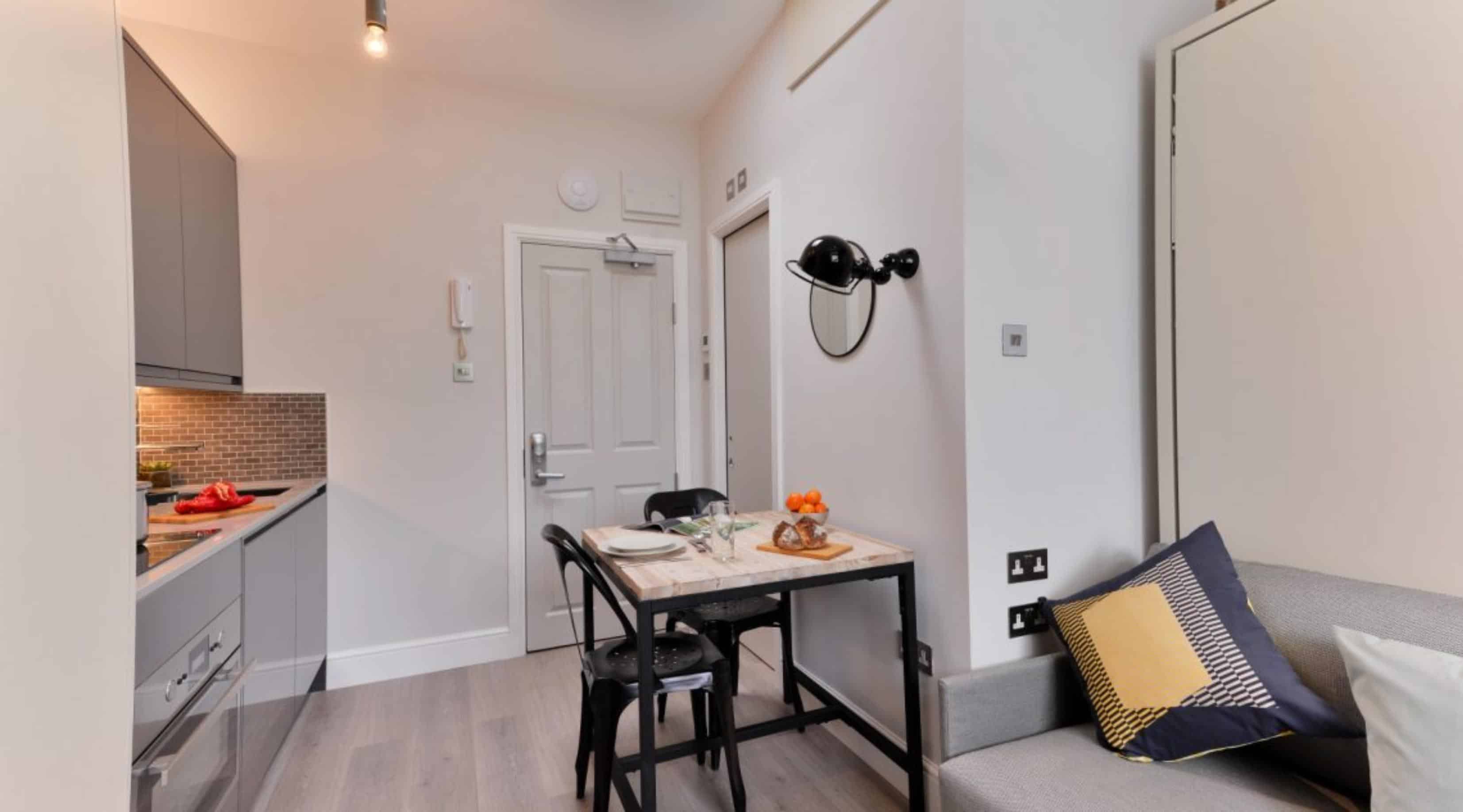 ?w=400&h=260&fit=crop&q=40&auto=format&trim=auto