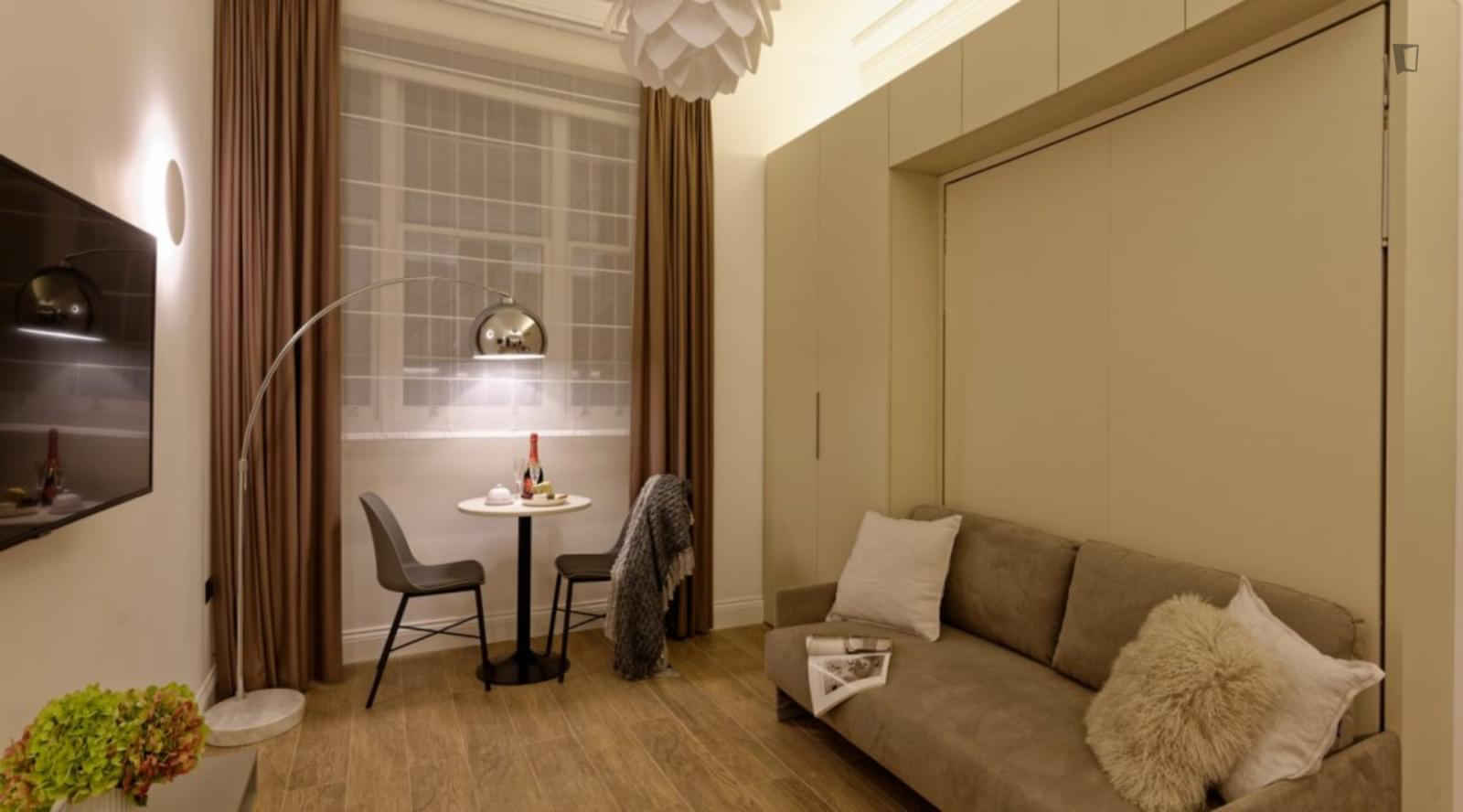 ?w=400&h=260&fit=crop&q=40&auto=format&trim=auto