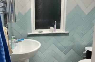 5 Bedroom 2 Bathroom Apartment - Bathroom?w=400&h=260&fit=crop&q=40&auto=format&trim=auto