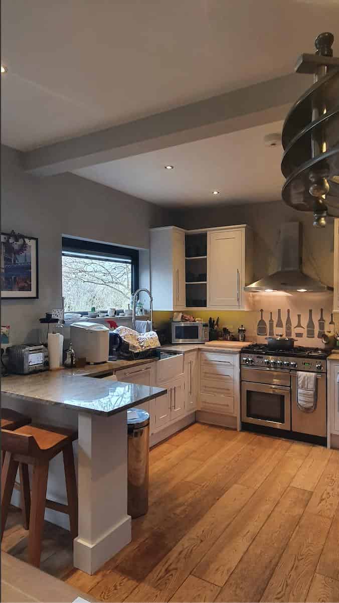 Room in a 4 Bedroom Apartment, Bounds Green Rd, London N11 2EU - London, England, United Kingdom - Kitchen