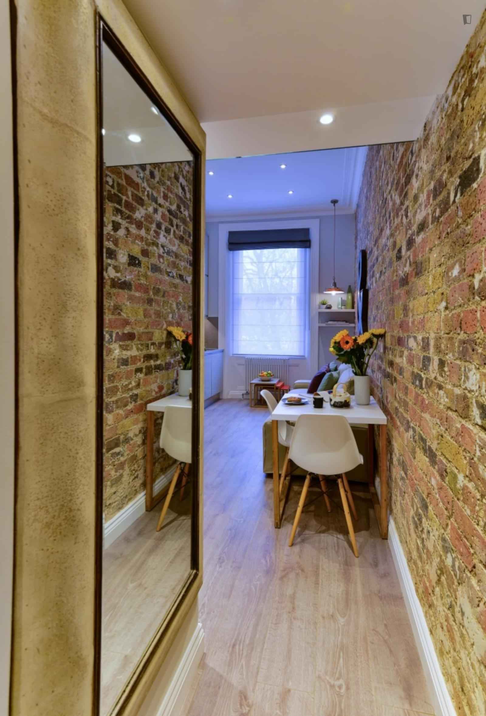 Studio - Common Area?w=400&h=260&fit=crop&q=40&auto=format&trim=auto