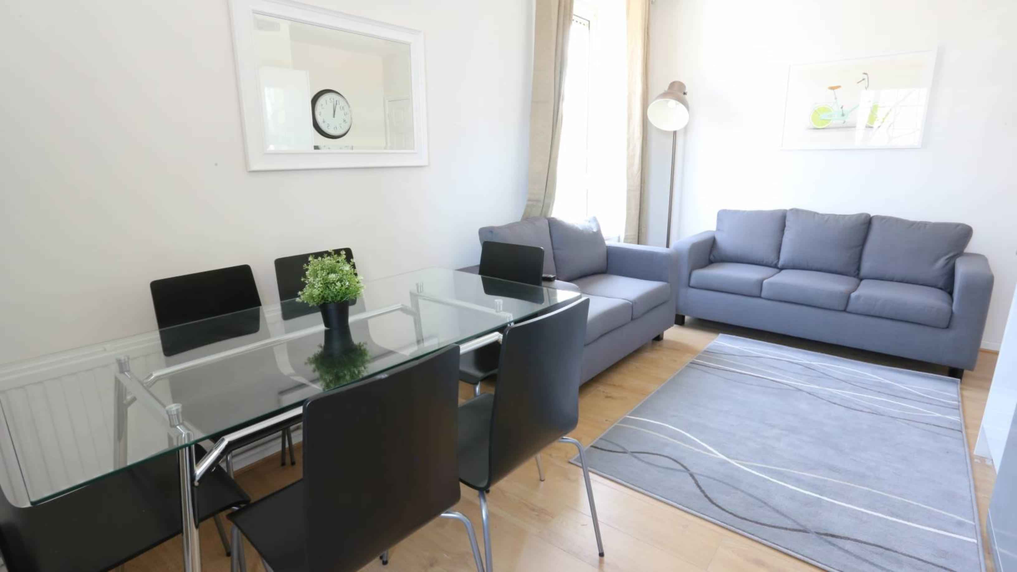 Welcoming Double Bedroom In Bromley By Bow, London - London, England, United Kingdom - Amenities