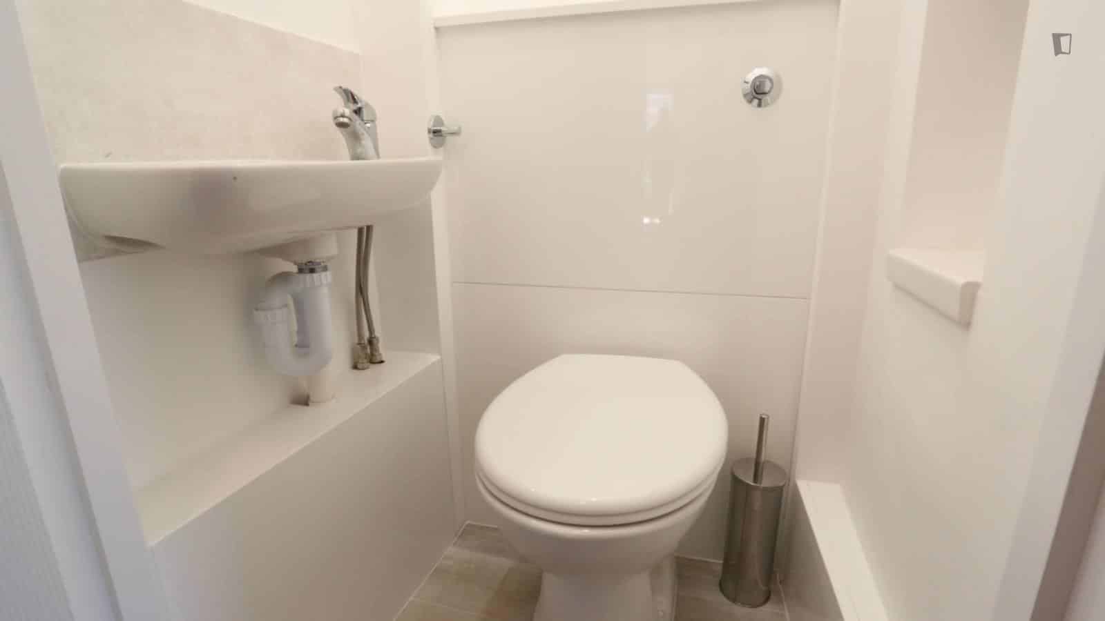 Amenities?w=400&h=260&fit=crop&q=40&auto=format&trim=auto