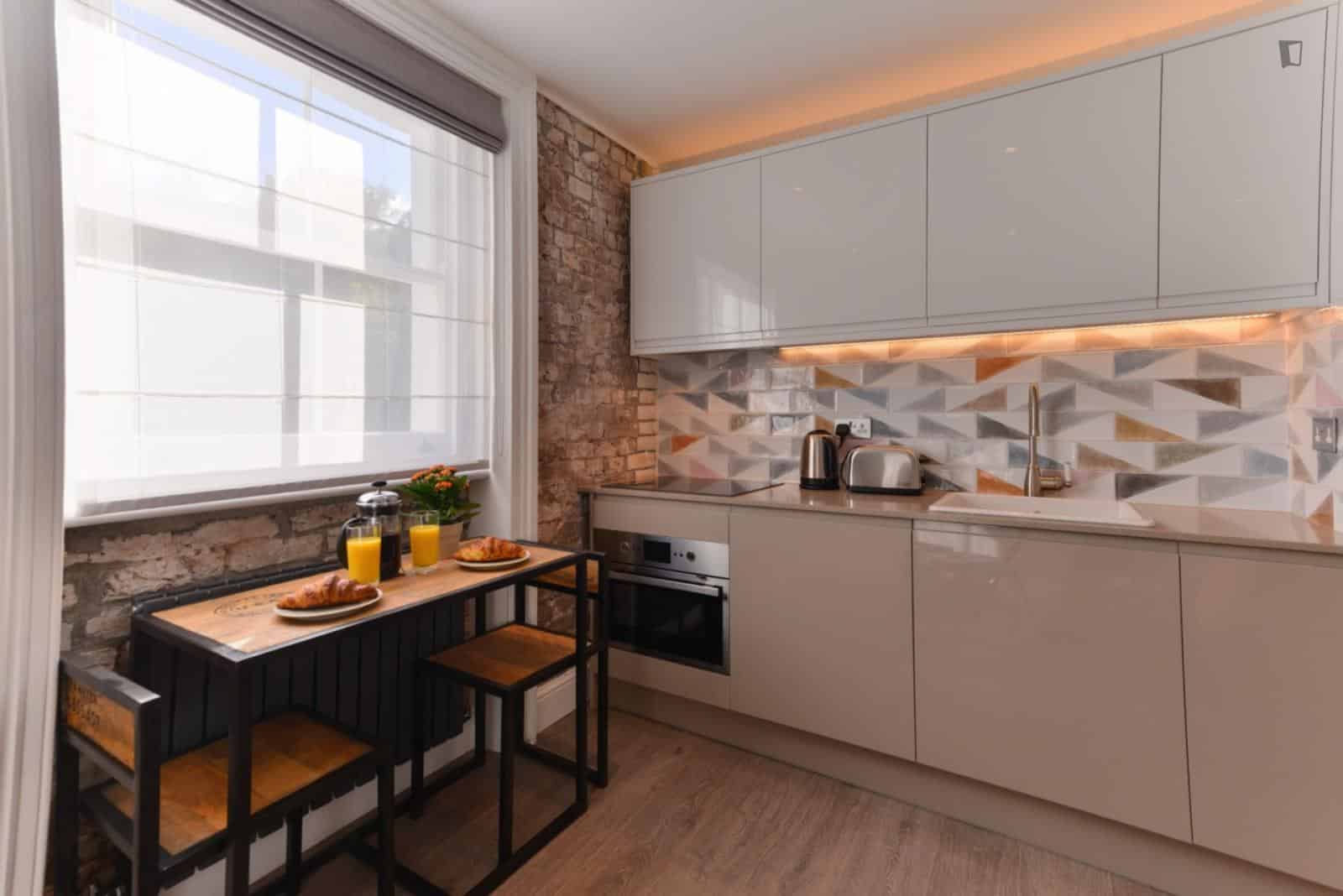 Delightful Studio Close To The Kilburn Grange Park, London - London, England, United Kingdom - Studio - Kitchen