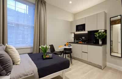 Studio - Bedroom?w=400&h=260&fit=crop&q=40&auto=format&trim=auto