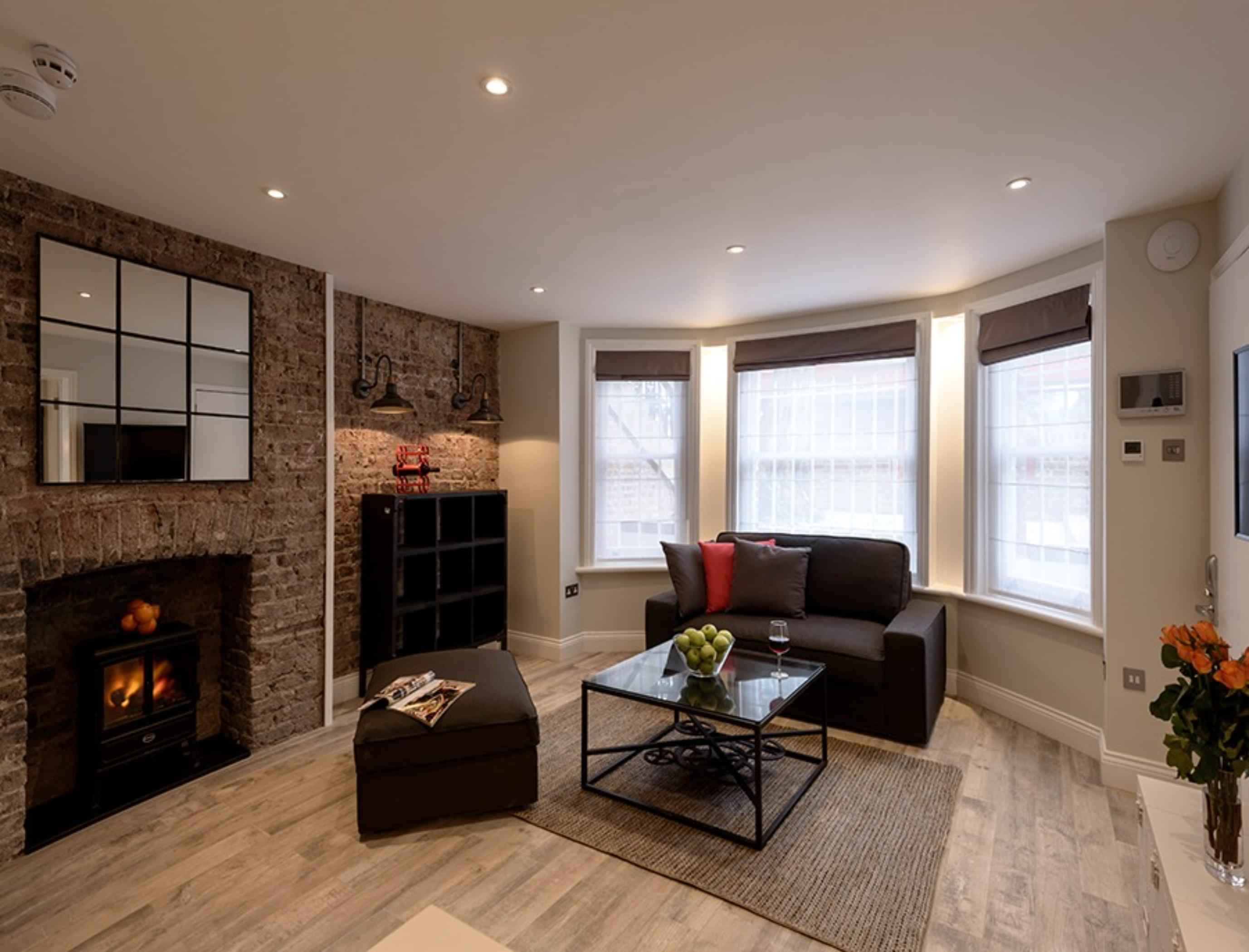 ?w=400&h=260&fit=crop&q=40&auto=format&trim=auto