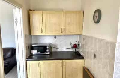 Room in a 4 Bedroom Apartment, Abbotsford Ave, London N15 3BL - London, England, United Kingdom - 4 Bedroom 1 Bathroom Apartment - Kitchen