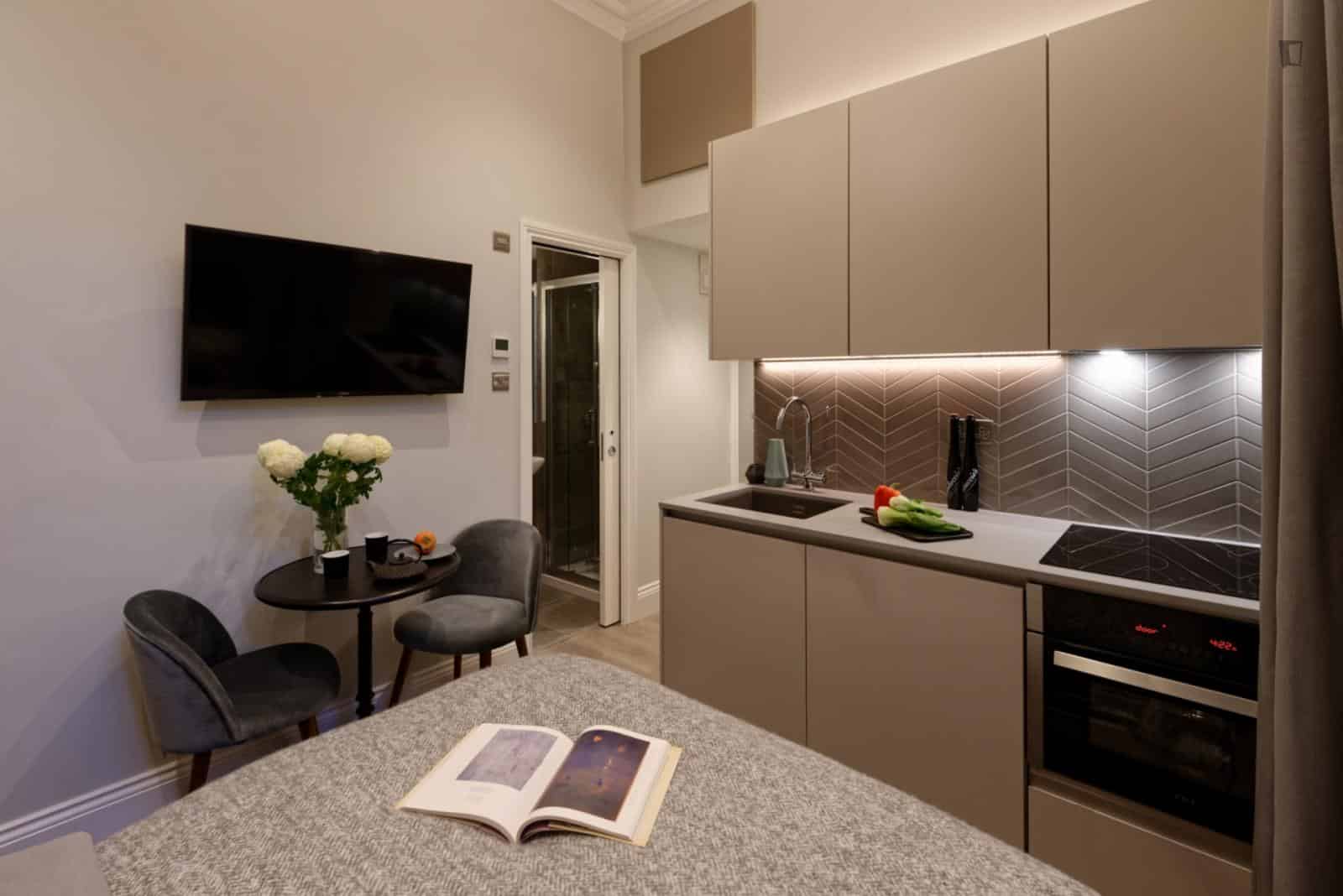 Studio Room, Notting Hill Gate, London W11 3JS (Studio 26) - London, England, United Kingdom - Studio - Kitchen
