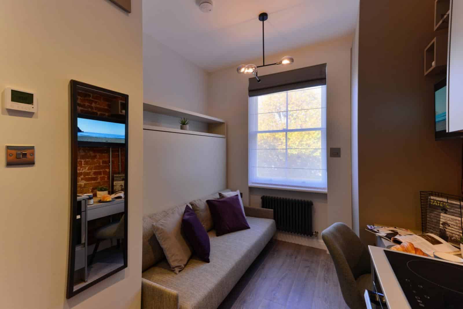 ?w=400&h=260&fit=crop&q=40&auto=format&trim=auto