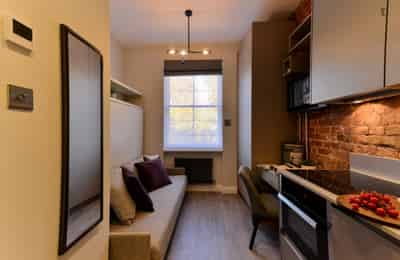 Studio - Bathroom?w=400&h=260&fit=crop&q=40&auto=format&trim=auto