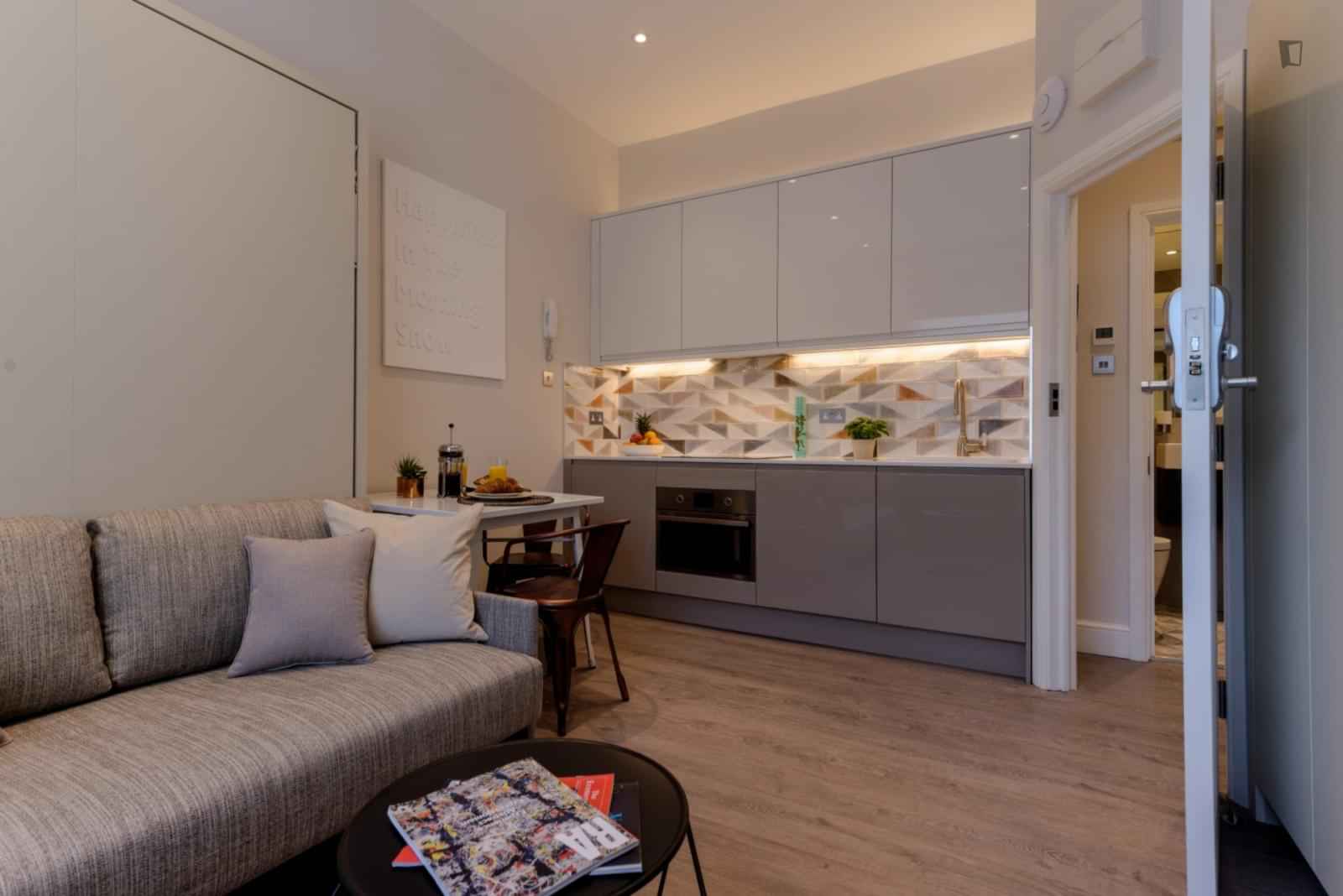 Studio - Kitchen?w=400&h=260&fit=crop&q=40&auto=format&trim=auto