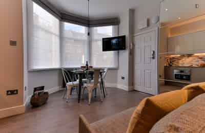 Studio - Amenities?w=400&h=260&fit=crop&q=40&auto=format&trim=auto