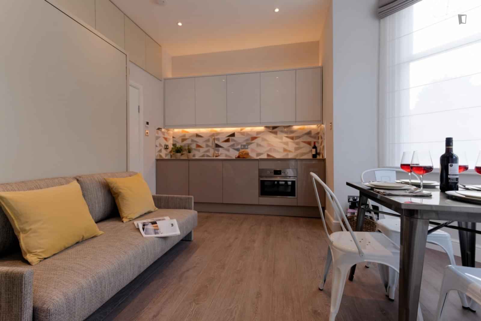 Interesting Studio Close To The West Hampstead Tube, London - London, England, United Kingdom - Studio - Amenities