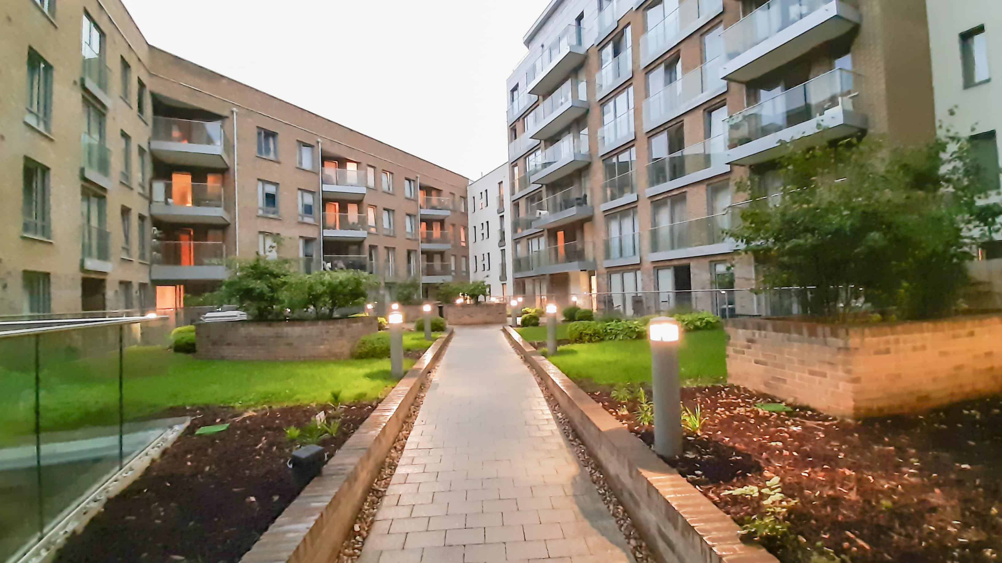 Exterior?w=400&h=260&fit=crop&q=40&auto=format&trim=auto