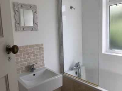 3 Bedroom 1 Bathroom Apartment - Kitchen?w=400&h=260&fit=crop&q=40&auto=format&trim=auto