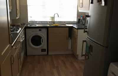 3 Bedroom 1 Bathroom Apartment - Bathroom?w=400&h=260&fit=crop&q=40&auto=format&trim=auto
