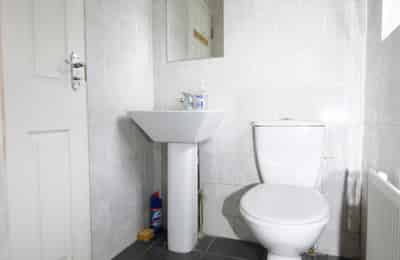 Lovely Single Bedroom With Private Bathroom, London - London, England, United Kingdom - 6 Bed - 3 Bath - Bathroom