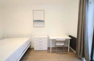 3 Bedroom Apartment - Bedroom?w=400&h=260&fit=crop&q=40&auto=format&trim=auto