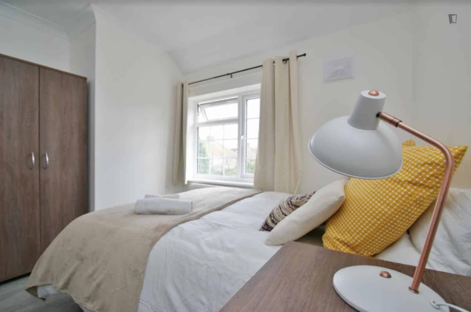 7 Bedroom Apartment - Bathroom?w=400&h=260&fit=crop&q=40&auto=format&trim=auto