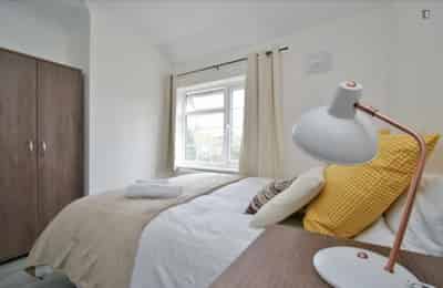 7 Bedroom Apartment - Bathroom?w=400&h=260&fit=crop&q=40&auto=format&trim=auto