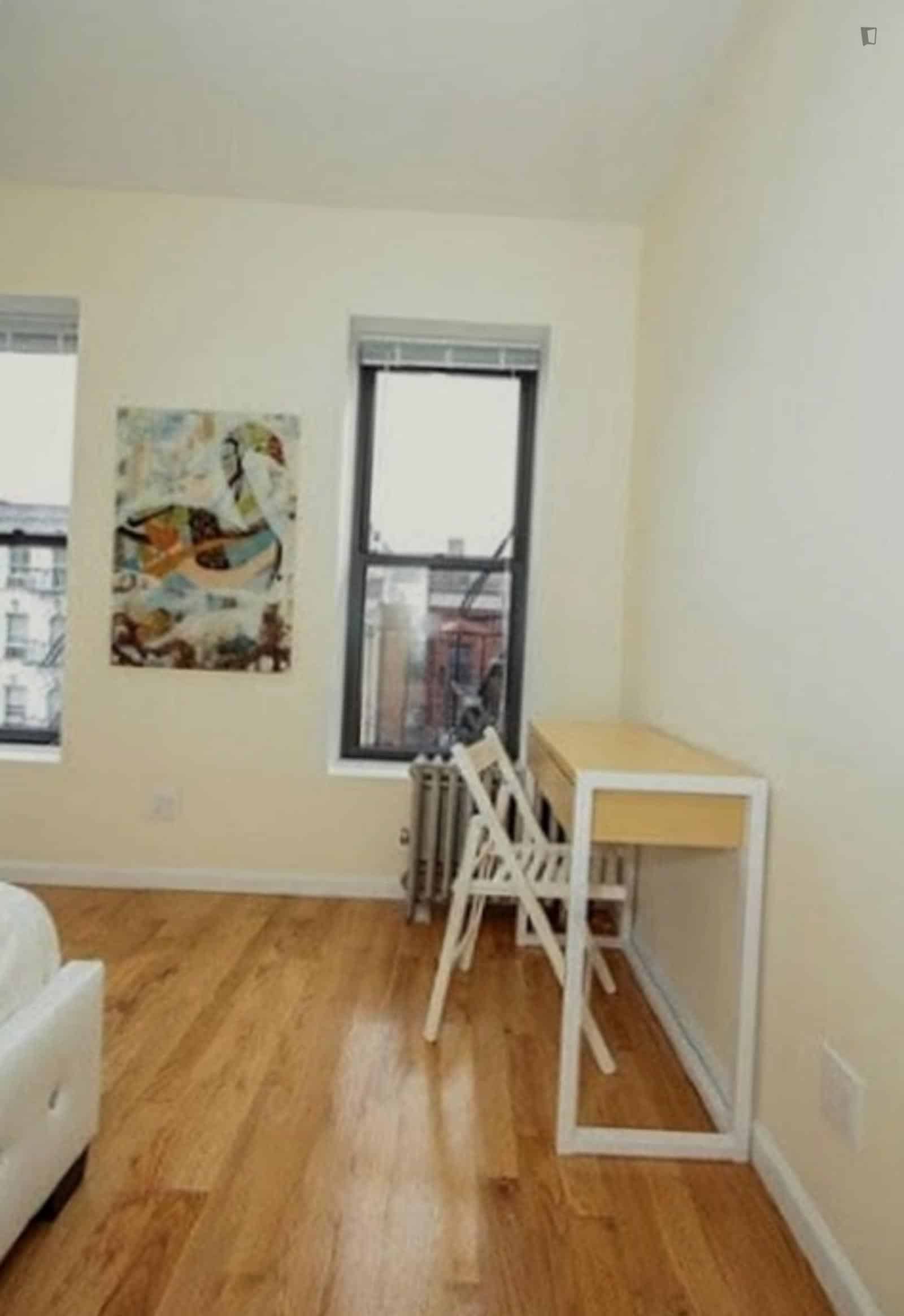 Room in a 2 Bedroom Apartment, Peter St, London W1F 0HS - London, England, United Kingdom - 2 Bed - 1 Bath - Amenities