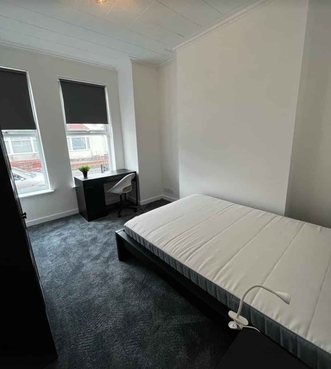 Common Area?w=400&h=260&fit=crop&q=40&auto=format&trim=auto