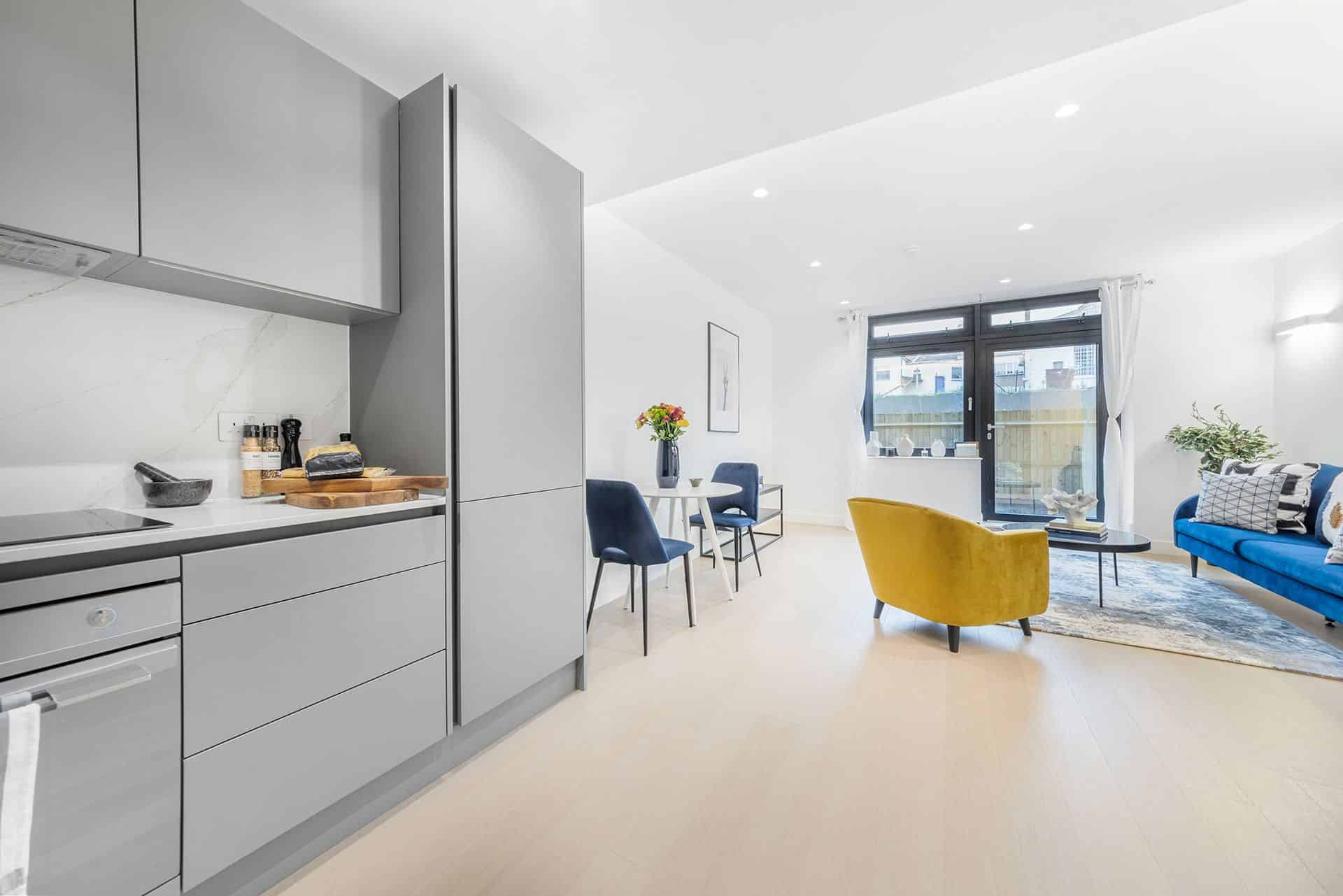 Exterior?w=400&h=260&fit=crop&q=40&auto=format&trim=auto