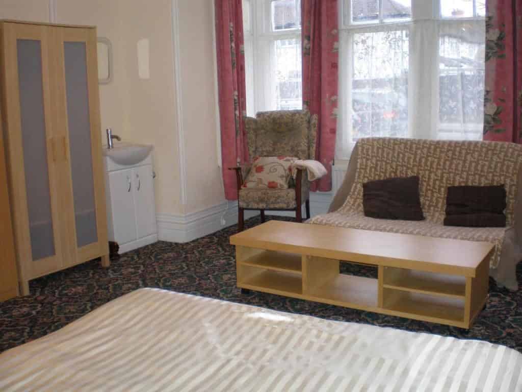 12 Bed 9 Bath - Amenities?w=400&h=260&fit=crop&q=40&auto=format&trim=auto