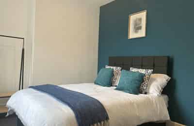 Two Mile Hill Road BS15, Bristol - Bristol, England, United Kingdom - 4 Bedroom 2 Bathroom Apartment - Bedroom