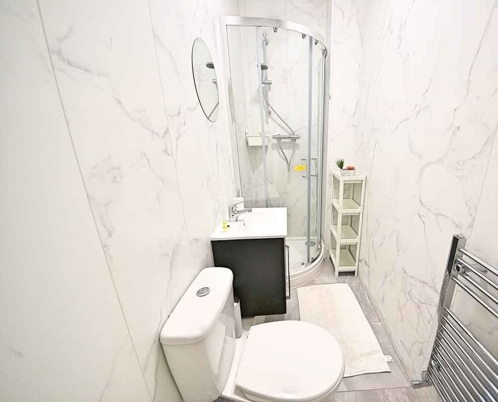 Common Area?w=400&h=260&fit=crop&q=40&auto=format&trim=auto