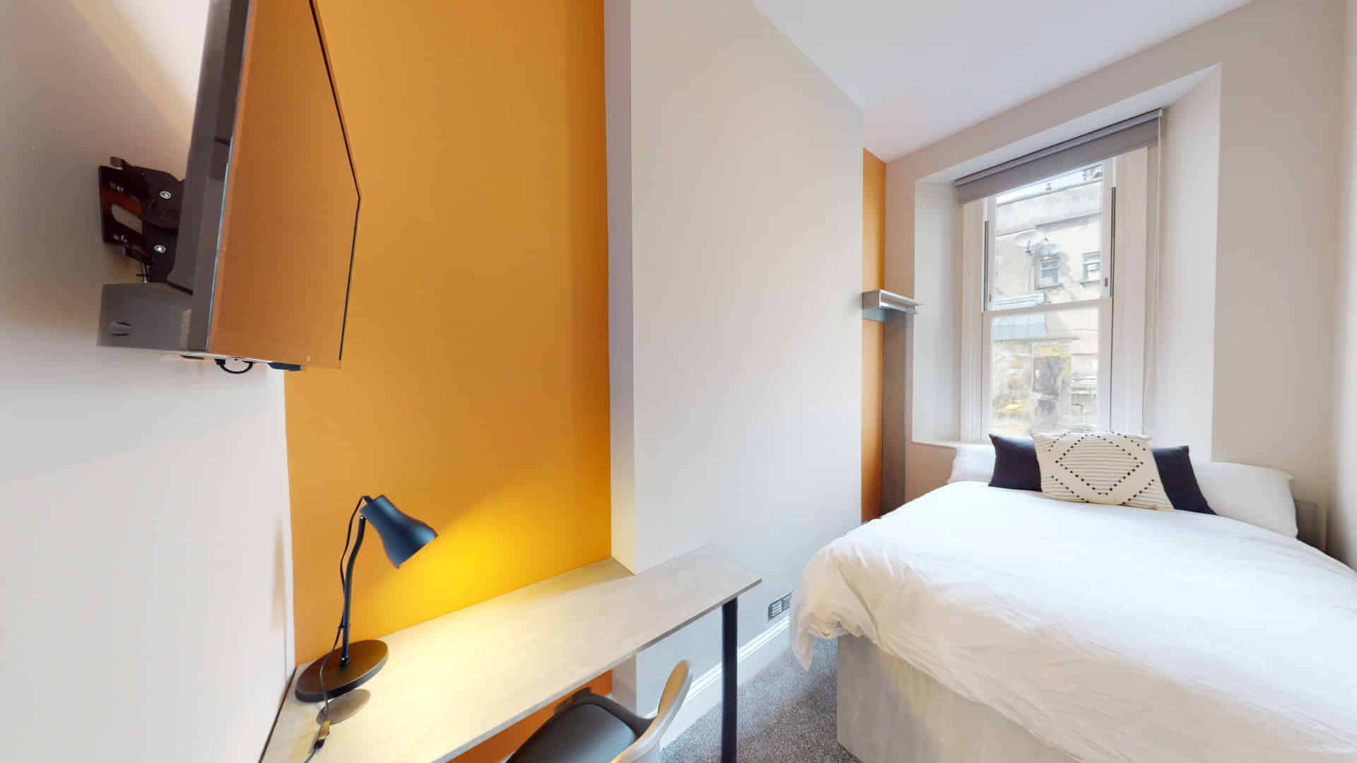 Amenities?w=400&h=260&fit=crop&q=40&auto=format&trim=auto