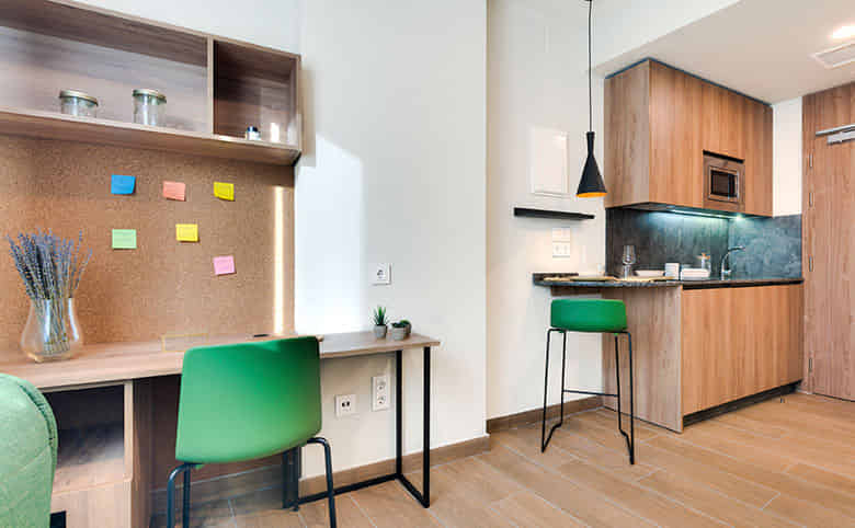 Common Area?w=400&h=260&fit=crop&q=40&auto=format&trim=auto