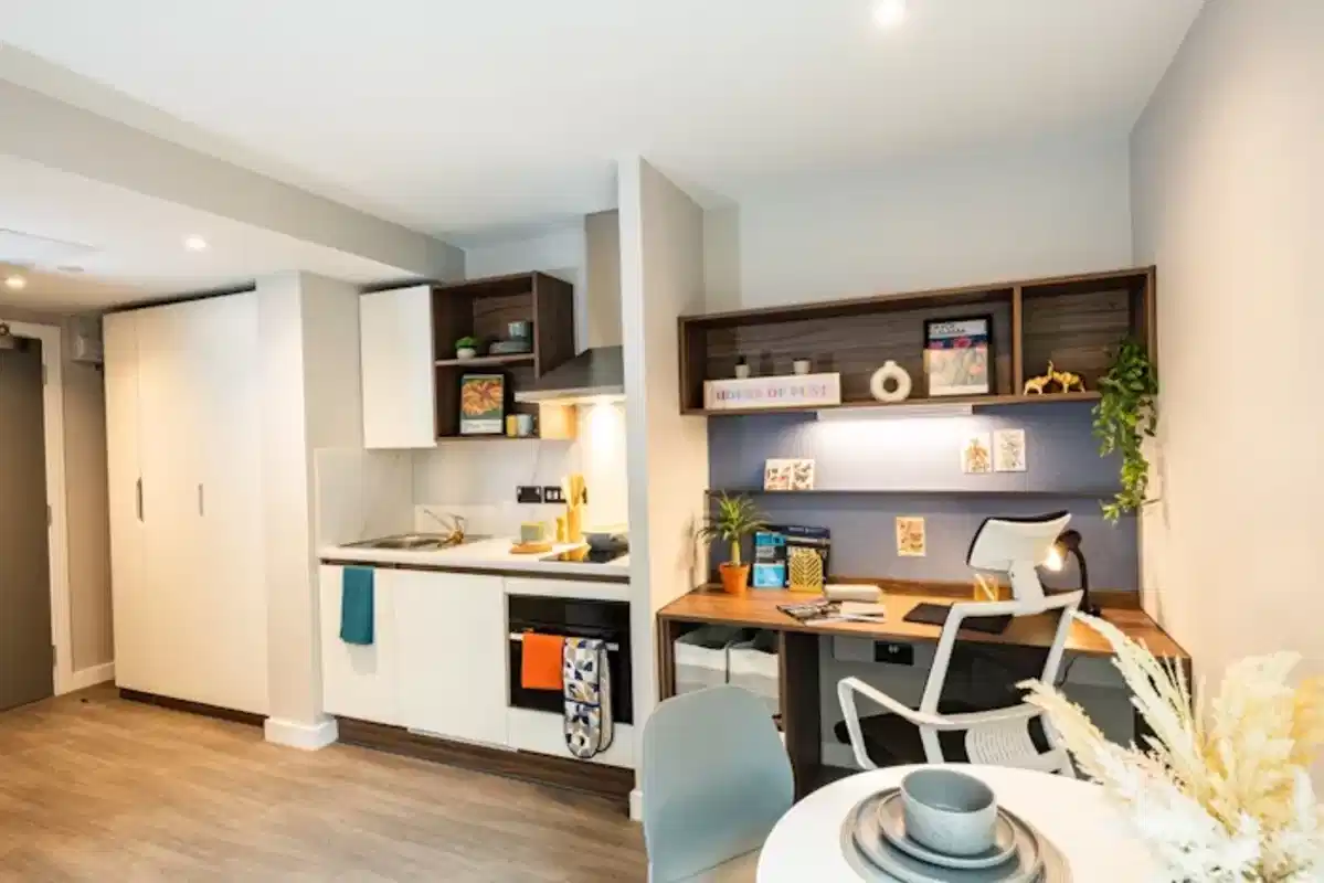 Amenities?w=400&h=260&fit=crop&q=40&auto=format&trim=auto