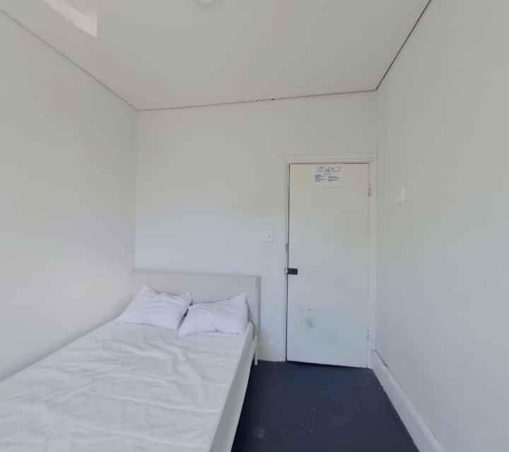 Room in a 10 Bedroom Apartment, 116 Flinders, Darlinghurst, Sydney - Sydney, New South Wales, Australia - Bedroom