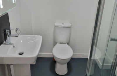 Small Studio - Bedroom?w=400&h=260&fit=crop&q=40&auto=format&trim=auto