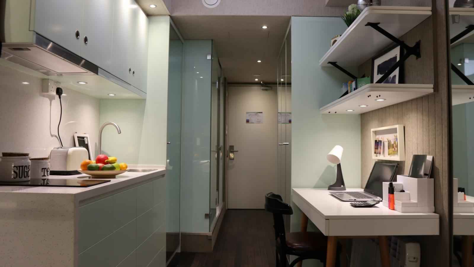 Exterior?w=400&h=260&fit=crop&q=40&auto=format&trim=auto