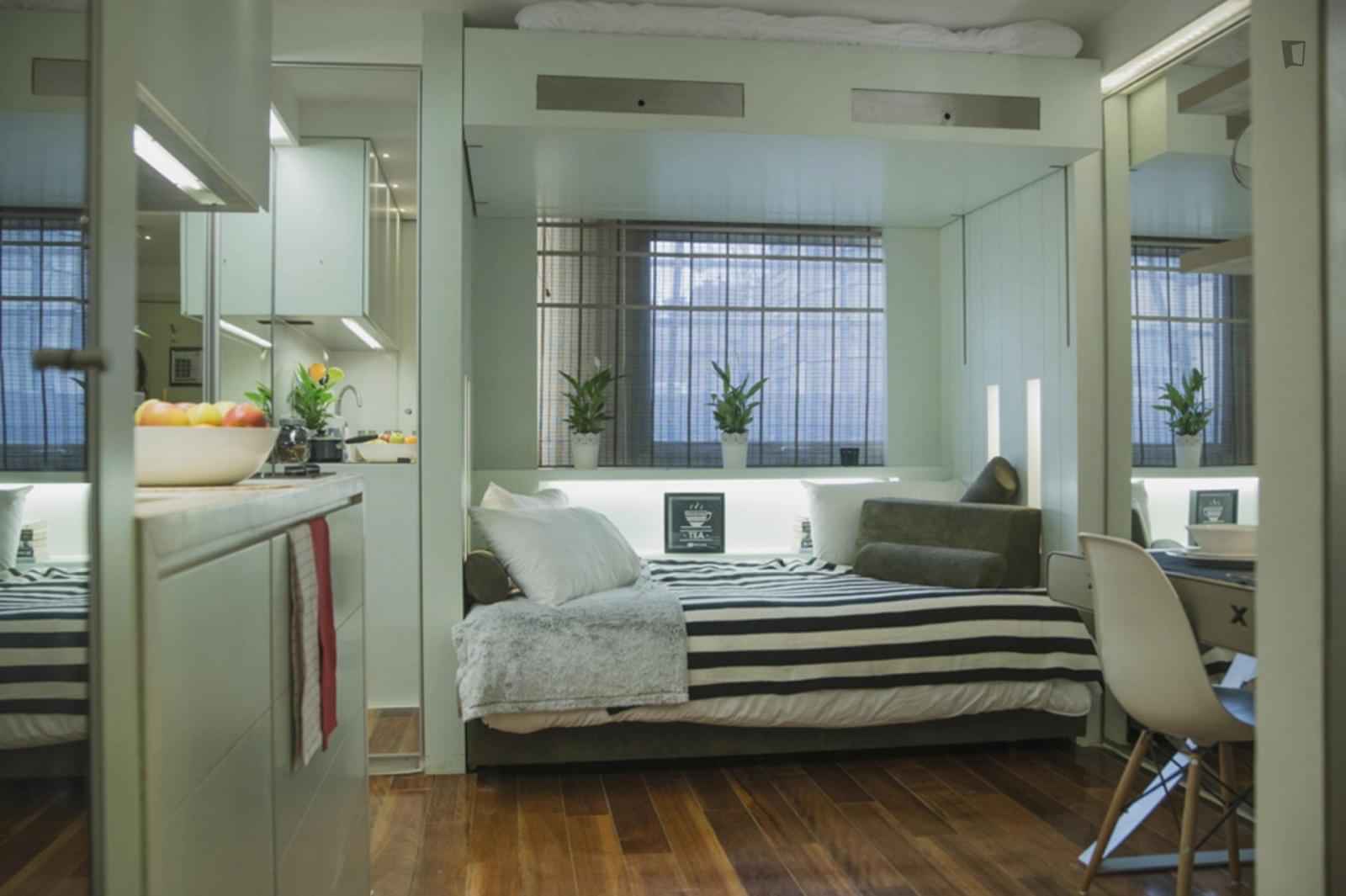 Kitchen?w=400&h=260&fit=crop&q=40&auto=format&trim=auto