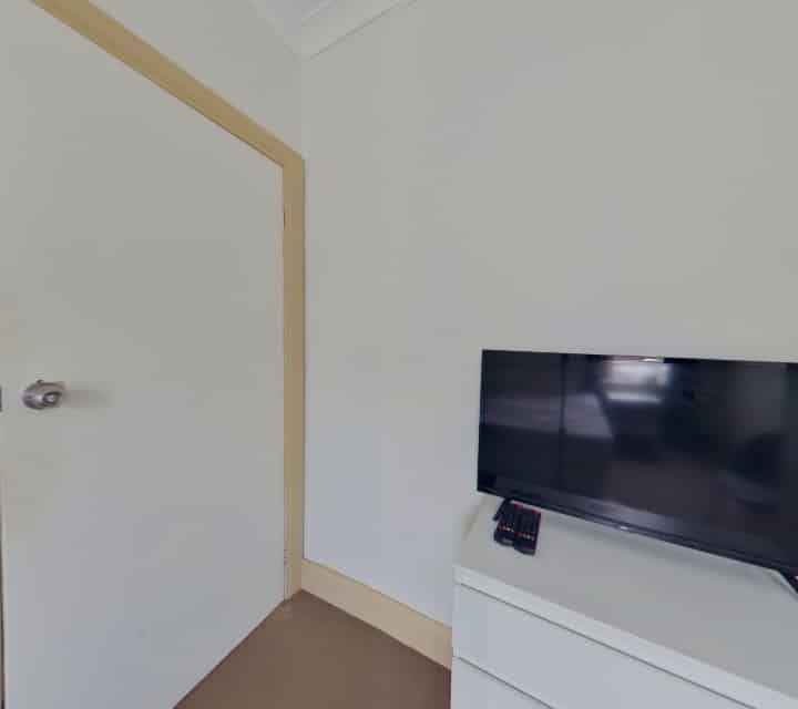 Common Area?w=400&h=260&fit=crop&q=40&auto=format&trim=auto