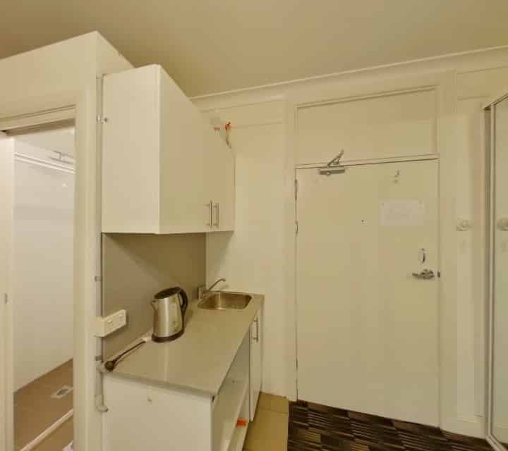 Room 7B - Bedroom?w=400&h=260&fit=crop&q=40&auto=format&trim=auto