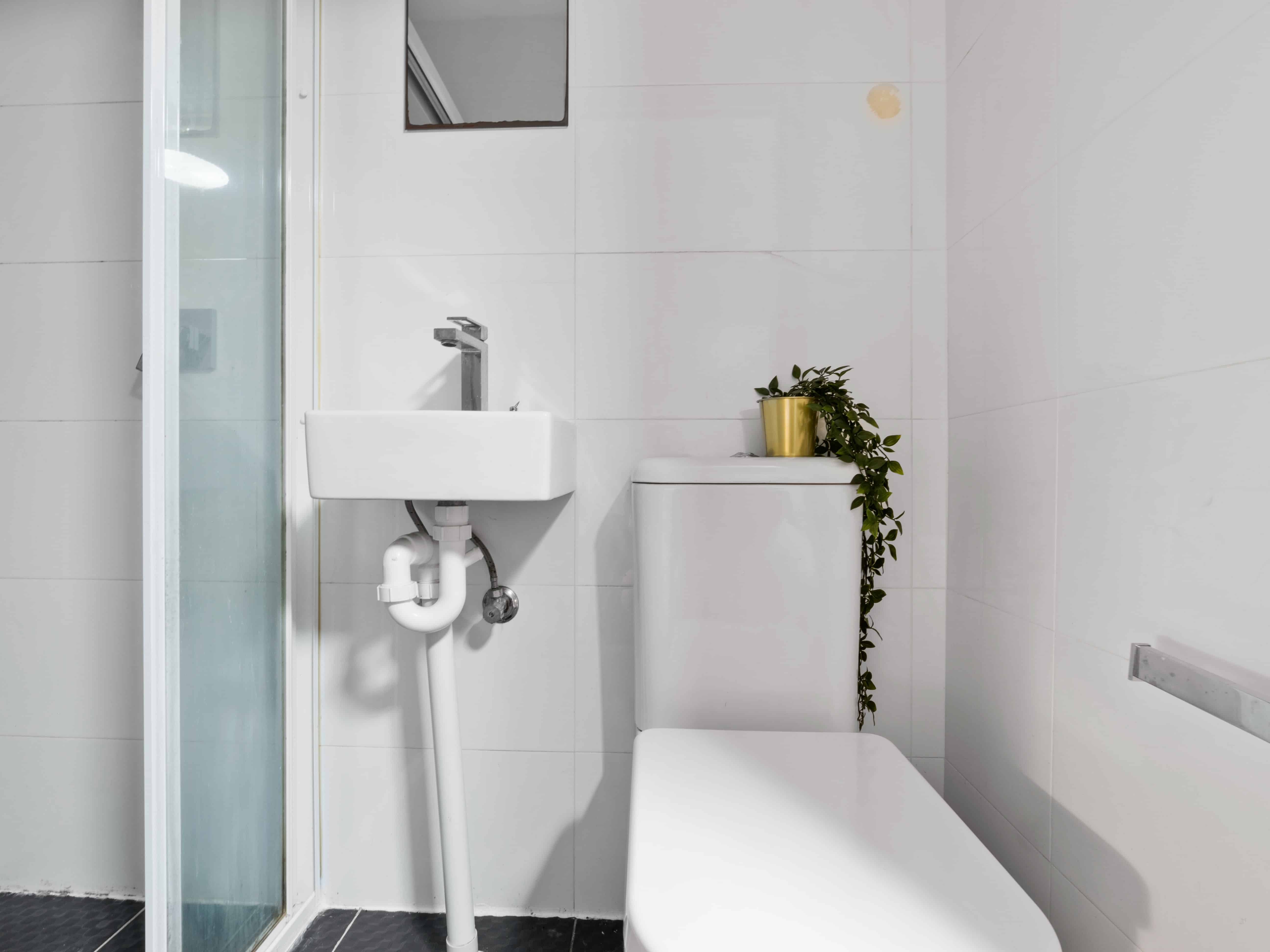 Room 3 (Studio) - Bedroom?w=400&h=260&fit=crop&q=40&auto=format&trim=auto