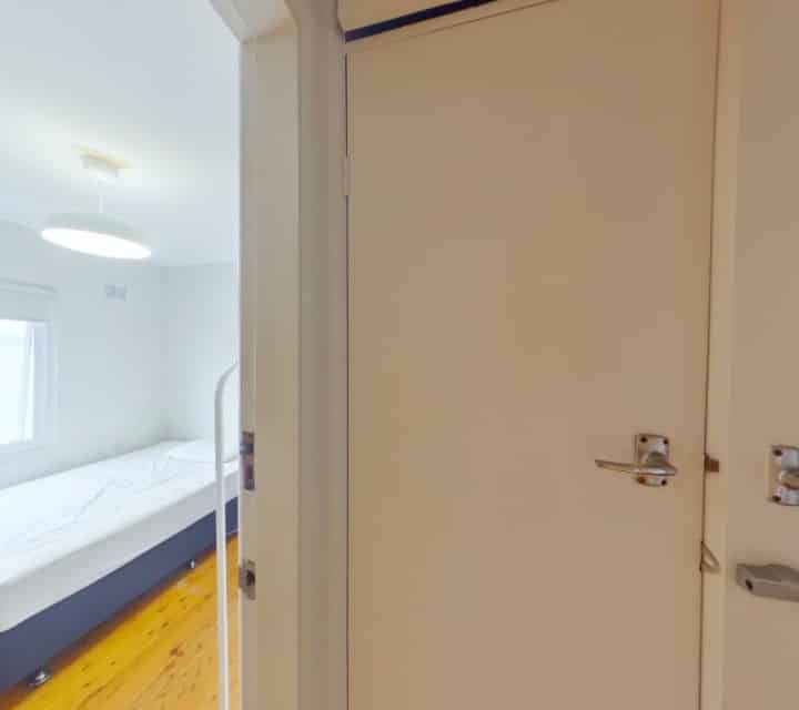 Room 2C - Bedroom?w=400&h=260&fit=crop&q=40&auto=format&trim=auto