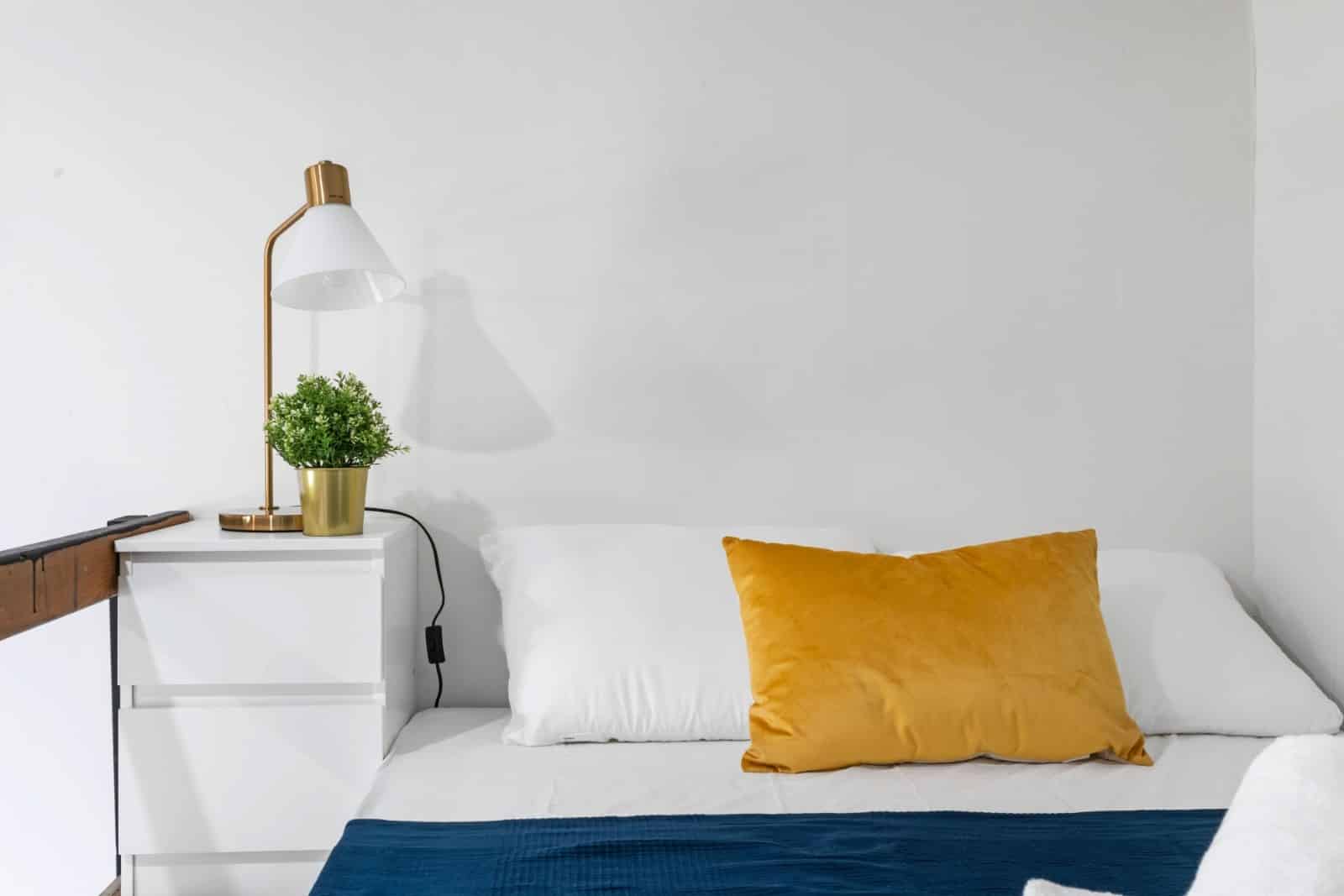 Room 5 (1 Bed) - Bedroom?w=400&h=260&fit=crop&q=40&auto=format&trim=auto