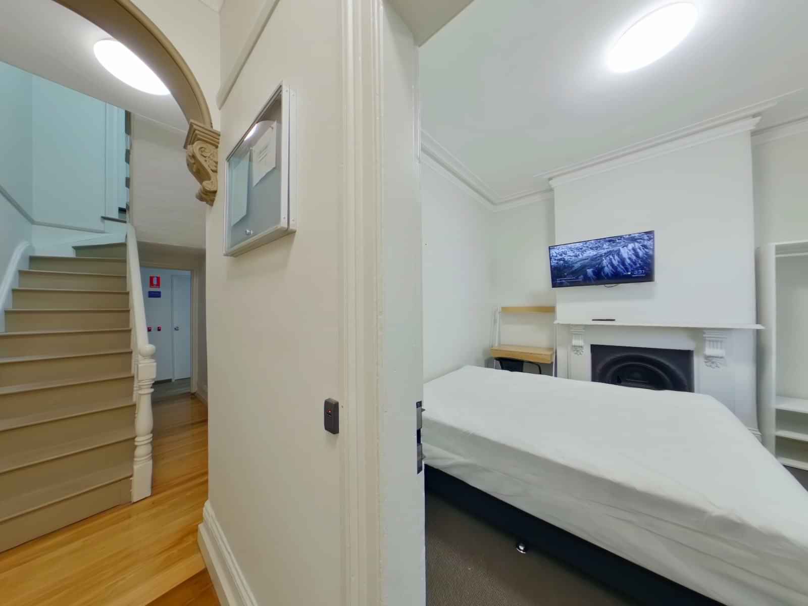 Kitchen?w=400&h=260&fit=crop&q=40&auto=format&trim=auto