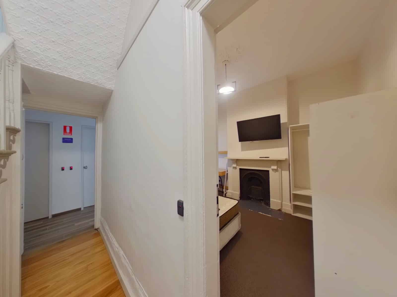 Kitchen?w=400&h=260&fit=crop&q=40&auto=format&trim=auto