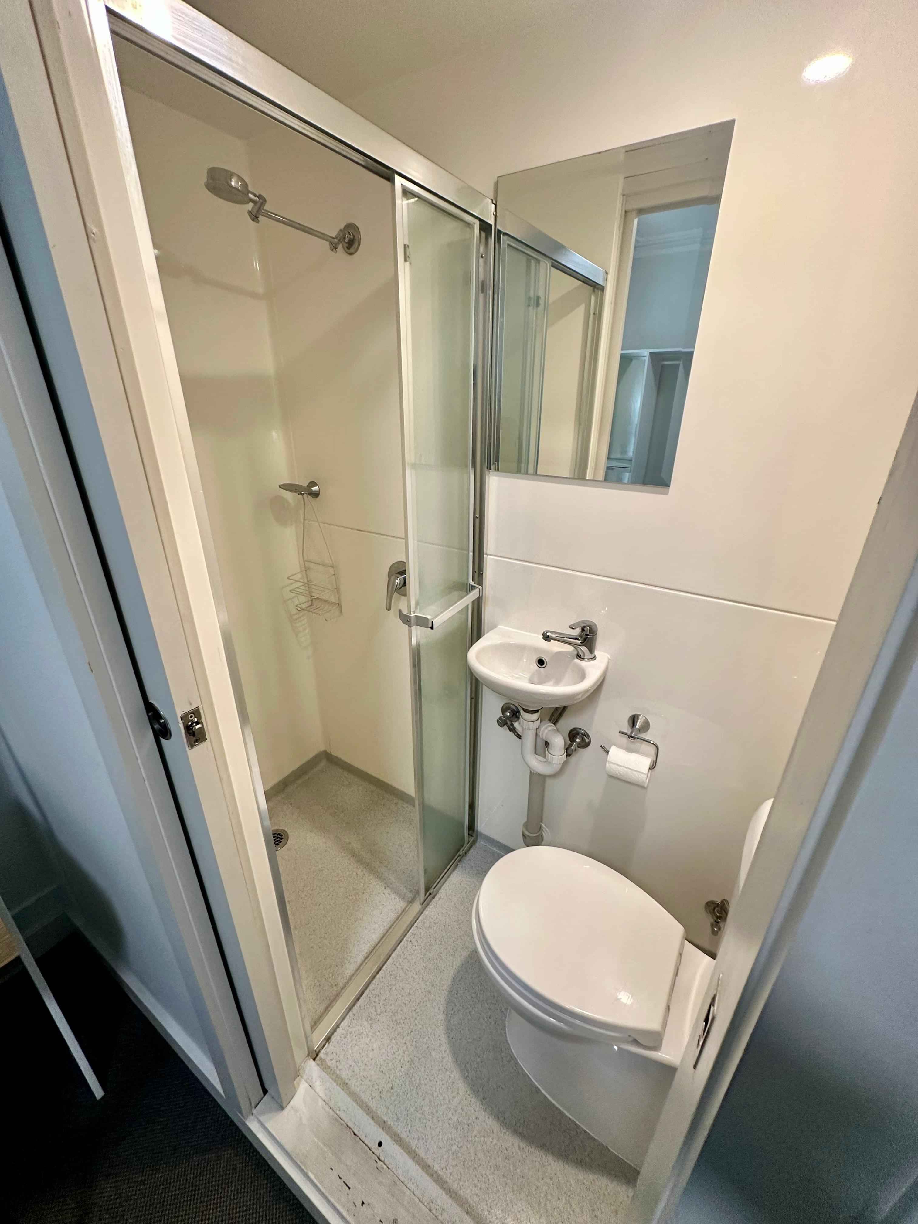 Kitchen?w=400&h=260&fit=crop&q=40&auto=format&trim=auto