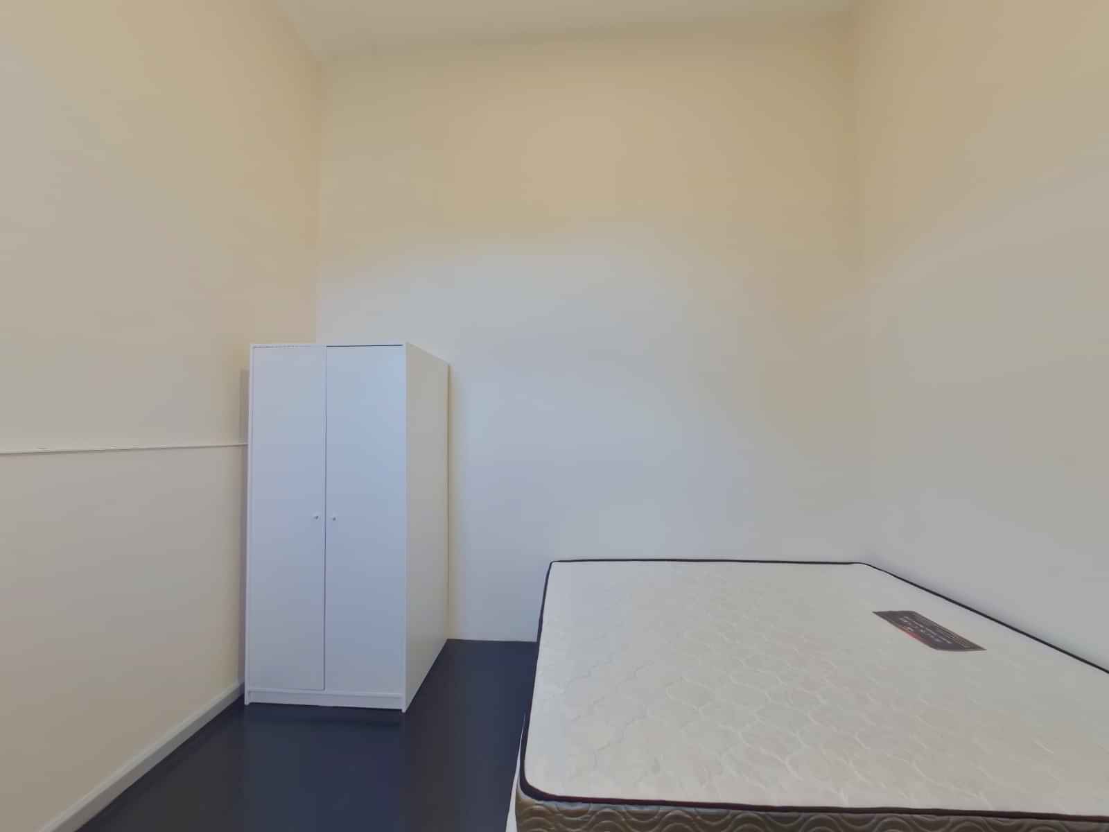 Exterior?w=400&h=260&fit=crop&q=40&auto=format&trim=auto