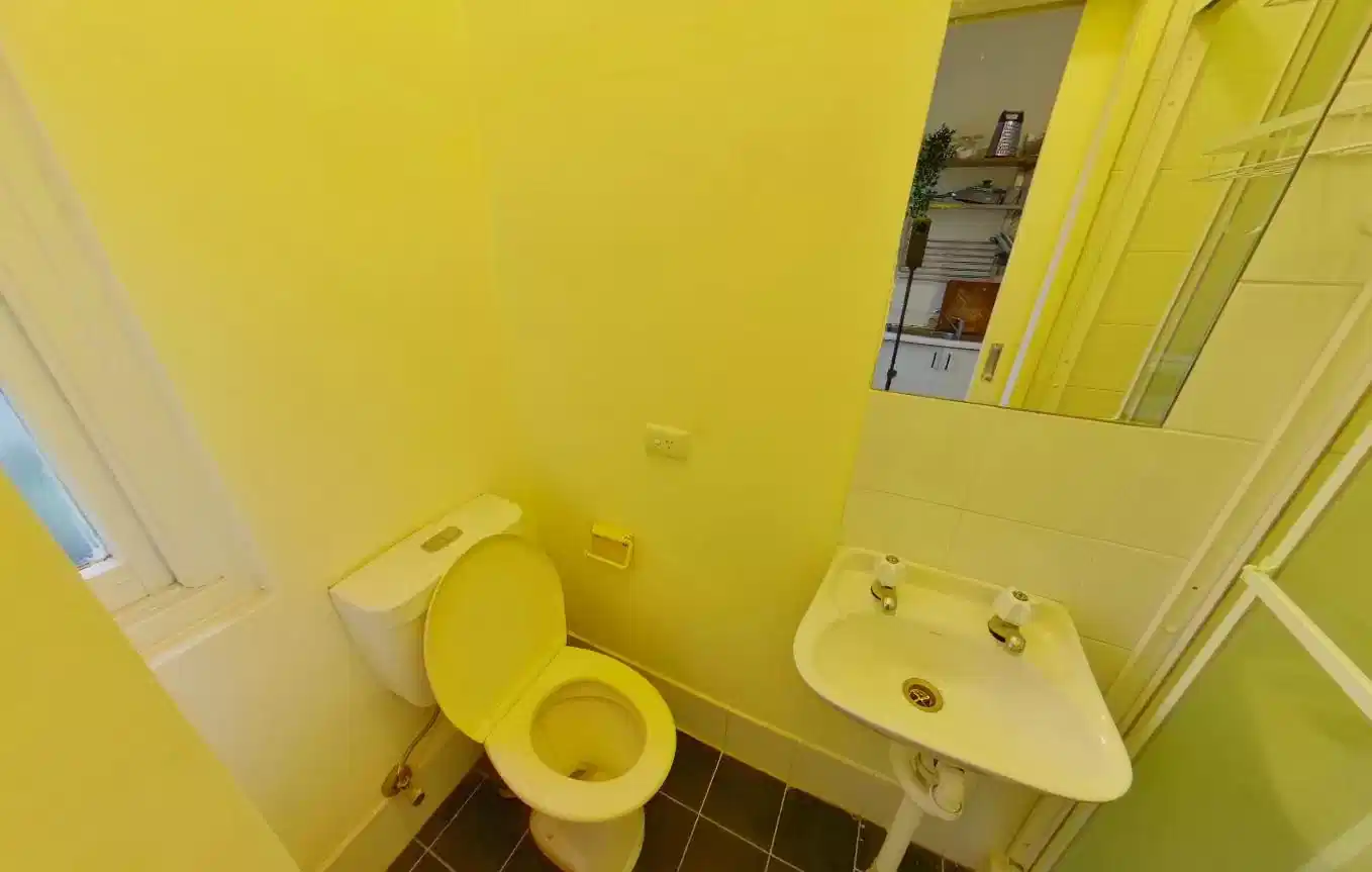 Exterior?w=400&h=260&fit=crop&q=40&auto=format&trim=auto